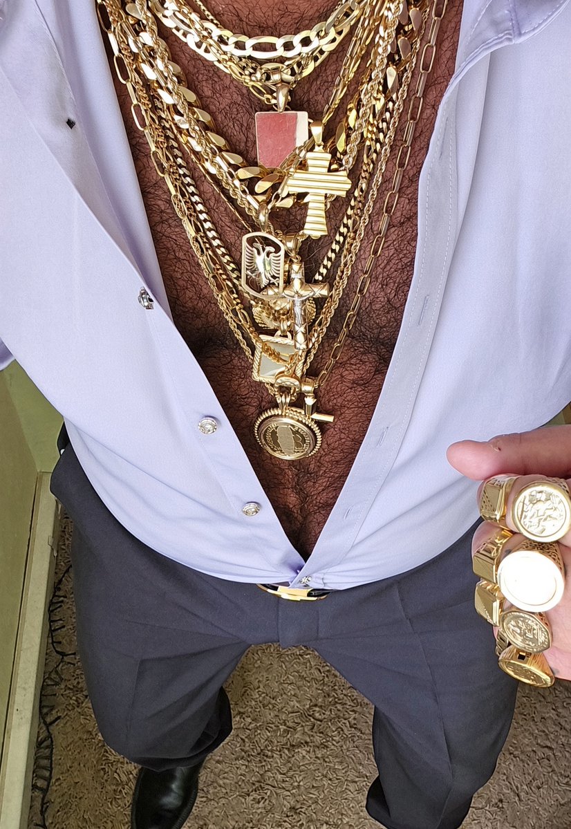 MachoKingGoldie's tweet photo. #openshirt #goldchains #goldrings #king #showingoff #loadsofgold #goldman #macho #machismo #hairychest #manlychest https://t.co/0dMq2xX9Qr