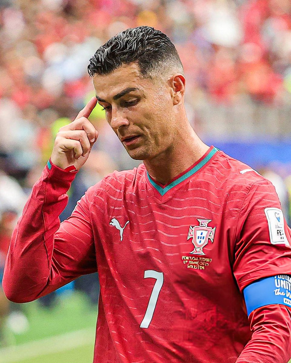 sudanalytics_'s tweet photo. 😳🇵🇹 Cristiano Ronaldo contó que VALIDÓ PERSONALMENTE un documento que le entregaron a Jorge Jesús para que DIGA LO SIGUIENTE EN CONFERENCIA:

“Cometí un error al mandar a calentar a alguien DE LA TALLA DE PELÉ O MARADONA para luego no meterlo al partido. Si fuera hoy, no lo haría”.
