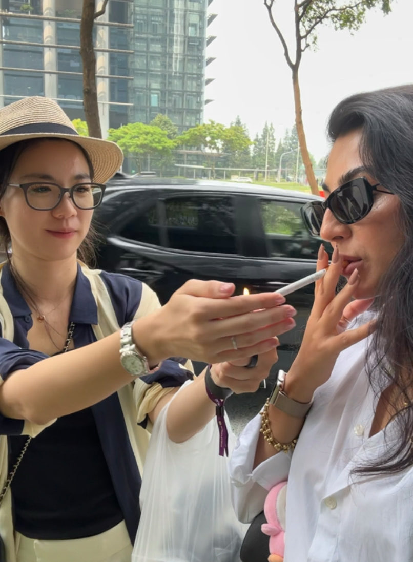 Elizacreatez's tweet photo. They all lied to you about what actually goes down in Singapore during TOKEN2049 https://t.co/Rlk4ZxiVmr