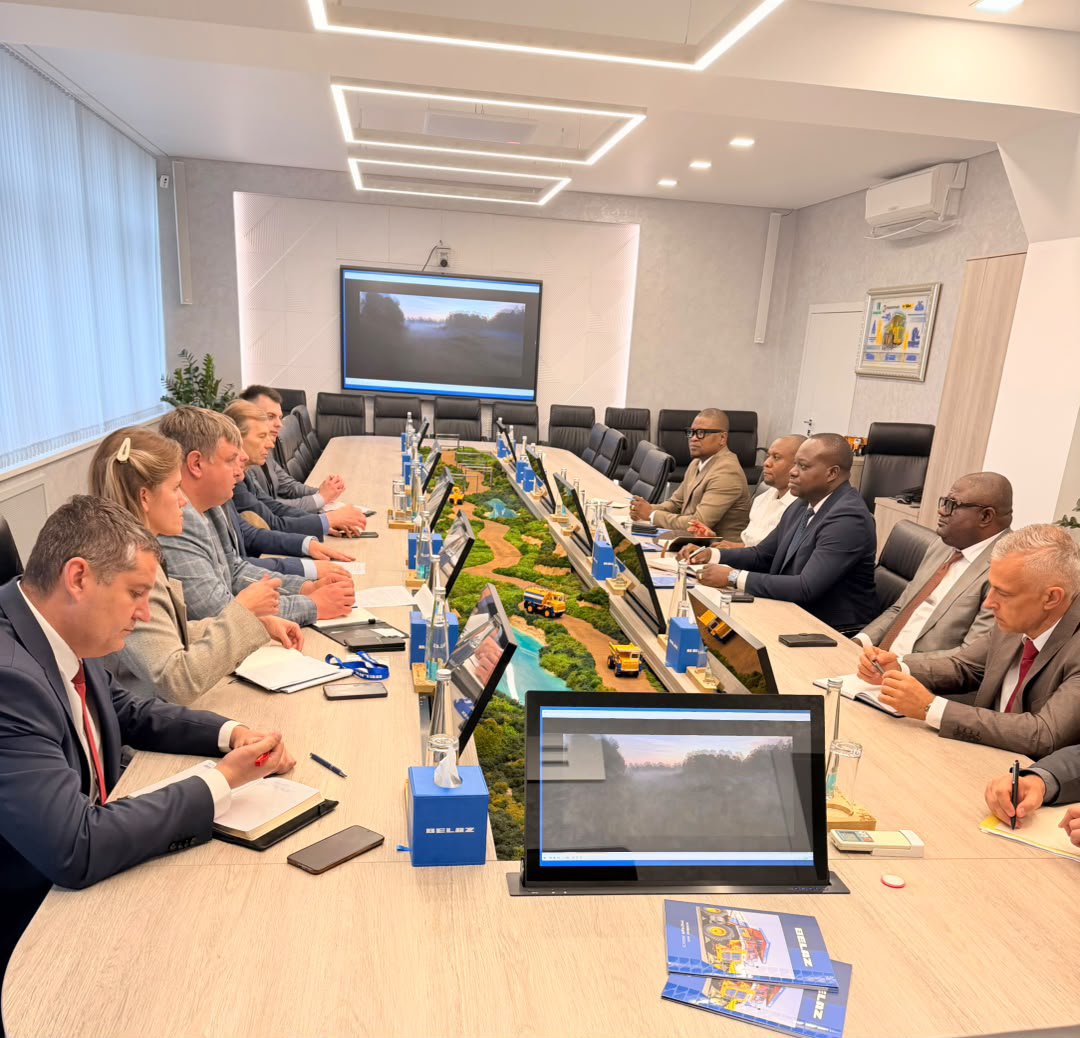 JonasKalom98145's tweet photo. 🇨🇩🇧🇾 @transcordc poursuit activement sa mission en Biélorussie
Après les premières rencontres et séances de travail, la délégation de @transcordc , conduite par son Directeur Général (@CKilubu ), a poursuivi ce mercredi son programme avec plusieurs réunions techniques ainsi que des visites dans des sites spécialisés.
Les échanges ont principalement porté sur la mobilité électrique, les innovations technologiques dans le secteur du transport et les possibilités de modernisation du parc automobile de @transcordc .
Ces différentes visites offrent aux équipes l’occasion de découvrir de près des technologies avancées, des infrastructures modernes et des modèles d’exploitation pouvant contribuer à relever les défis liés à la mobilité en République démocratique du Congo.
Pour @transcordc , cette mission traduit une volonté concrète de s’inspirer des meilleures expériences, explorer de nouvelles solutions et anticiper les besoins futurs du transport public congolais.
Chaque rencontre constitue une nouvelle opportunité d’apprentissage et ouvre des perspectives pour renforcer progressivement la qualité, la fiabilité et l’efficacité du service rendu aux usagers.
L’avenir du transport public se prépare dès aujourd’hui. Avec cette dynamique, @transcordc ambitionne de construire un réseau plus moderne, plus performant et davantage adapté aux besoins de la population congolaise. 
@TransportsRDC @Presidence_RDC @Com_mediasRDC @financesrdc @RDC_Minafet @senatrdc @VPMDefenseRdc @EconatRDC @CKilubu @KilubuF89218 @bembajp