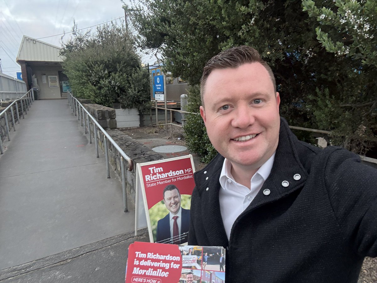 TimRichardsonMP's tweet photo. Hello Aspendale! 👋 
So pleased that the Carroll Labor Government will remove this level crossing and build a brand new Aspendale train station. 🚉 https://t.co/0ca4SPrREN