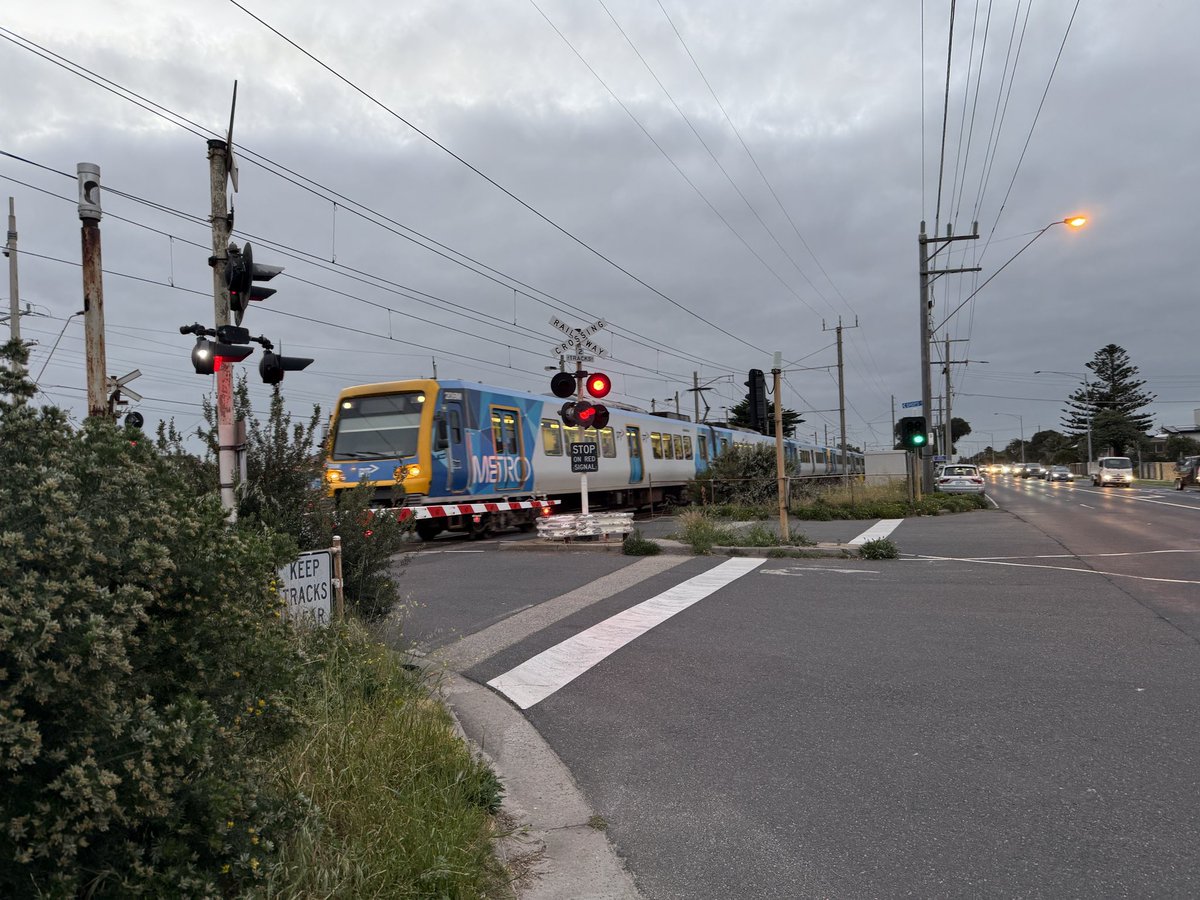 TimRichardsonMP's tweet photo. Hello Aspendale! 👋 
So pleased that the Carroll Labor Government will remove this level crossing and build a brand new Aspendale train station. 🚉 https://t.co/0ca4SPrREN