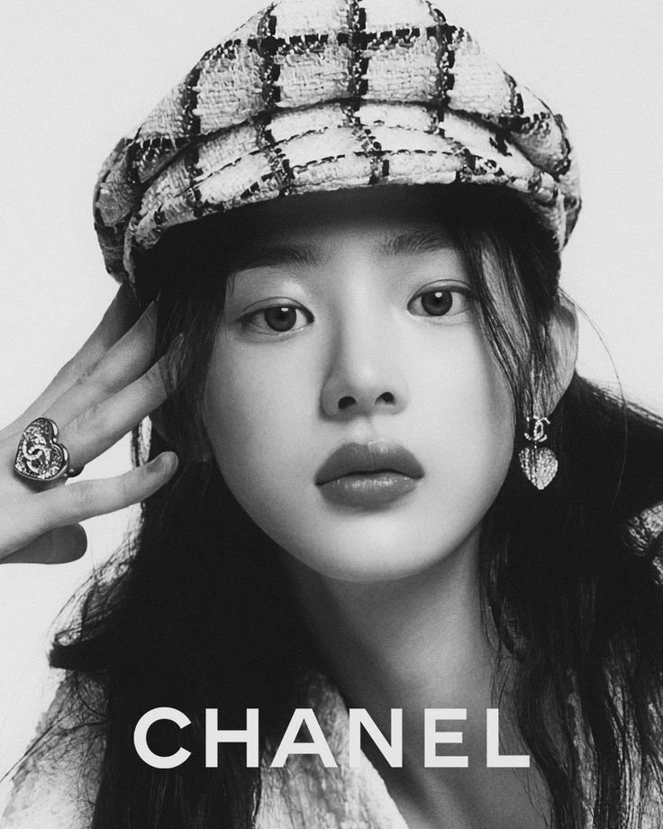 nayalimzz's tweet photo. The ACTUAL chanel princess https://t.co/4C2VFom9mz