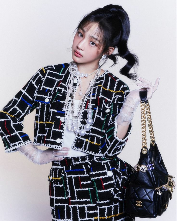 nayalimzz's tweet photo. The ACTUAL chanel princess https://t.co/4C2VFom9mz