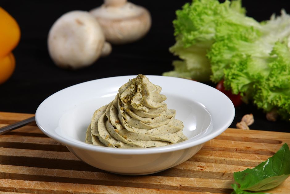 guiacocinafacil's tweet photo. 📌 Nueva receta: Mayonesa de albahaca: el dip verde que mejora sándwiches, papas y picadas: Una base comercial segura y albahaca seca permiten un dip estable, verde y sin exceso de agua. dlvr.it/TVpQyn 🌐 Más recetas online #mayonesa #albahaca #dipverde #recetas #cocina https://t.co/qeI3HMDDp7