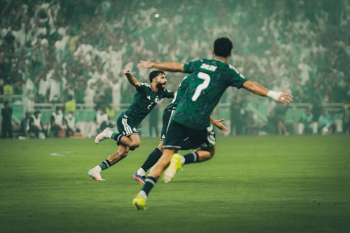 saudi2027's tweet photo. نهاية المباراة 🔚

بثنائية، منتخب السعودية يفوز على منتخب الإمارات ويتوج بلقب #خليجي_الديار_العربية27 🏆

#أهلا_بالخليج https://t.co/29FK2HM3bS