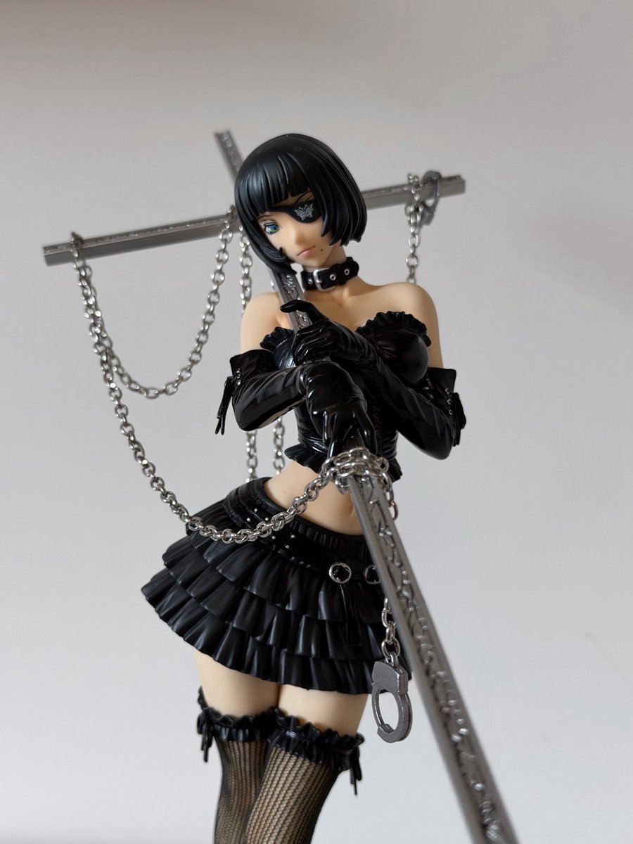 isainplastic's tweet photo. four figures later and i’m noticing the eyepatch pattern https://t.co/2SvciPfvSz