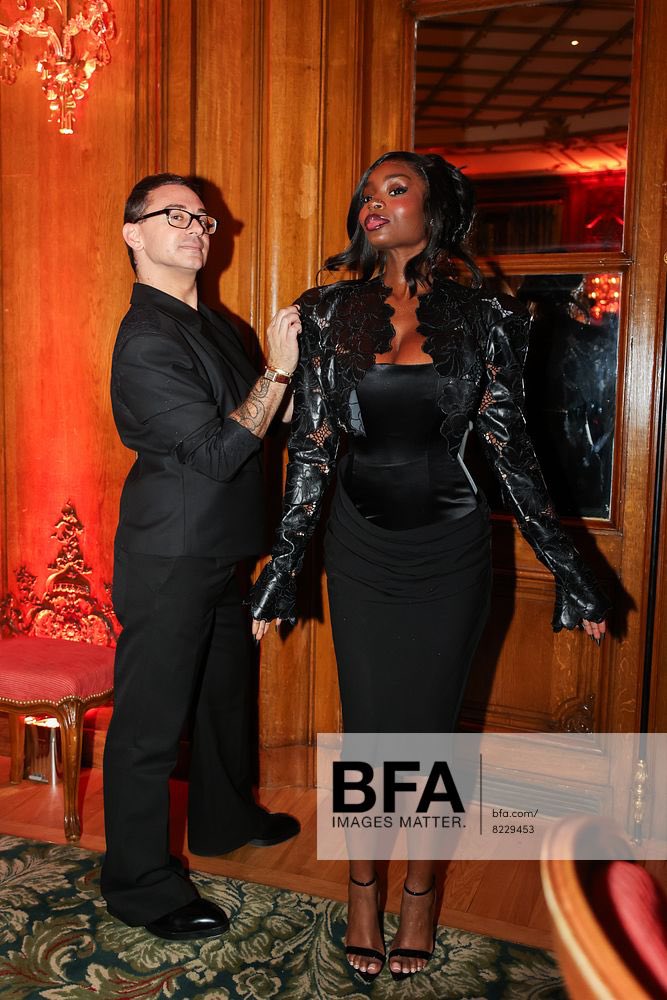 nicolandriainfo's tweet photo. 📸 Olandria and Christian Siriano at the Christian Siriano Spring 27 Preview &amp; Cocktail via BFA!

OLANDRIA AT PFW SS27  #OlandriaxPFWSS27 https://t.co/pCisNdh5Wq