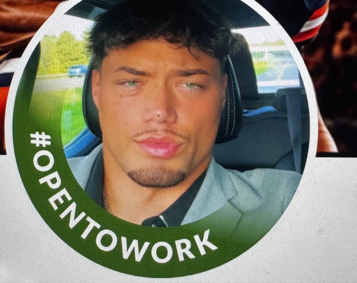 Inbred_Caveman's tweet photo. Seriously what the fuck. Someone needs to be fired. Whoever told him this was a professional headshot owes him an apology and a job. #larping #mewing #LinkedInLunatics #OpenToWork https://t.co/9yYPER4SnI