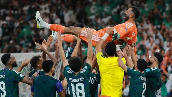 Athar_3bdullah's tweet photo. هذه المجموعة تستحق الفرح والتتويج ، شكراً لرجال المنتخب على الروح والبطولة 
اقوى خط هجوم
واقوى خط دفاع 

انعشتوا آمالنا لآسيا
#خليجي_الديار_العربية27 #المنتخب_السعودي #خليجي٢٧ #السعوديه_الامارات https://t.co/Xv9iQudlfj