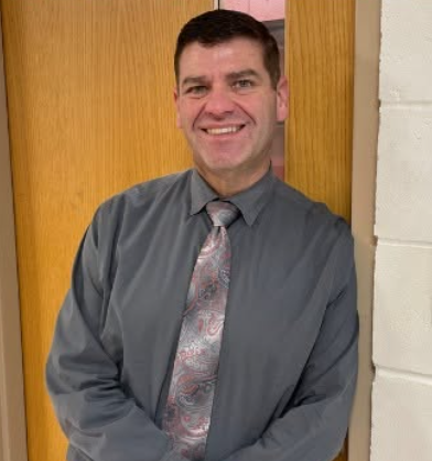 libsoftiktok's tweet photo. RACIST hiring practices at Illinois school

Brent O'Daniell, the superintendent of Beardstown CUSD (@BeardstownSupt) in Illinois, says that when hiring teachers, "we look for teachers who are not white," per @journalcourier.

He thinks a teacher's race should reflect the student population.

This is ILLEGAL @AAGDhillon