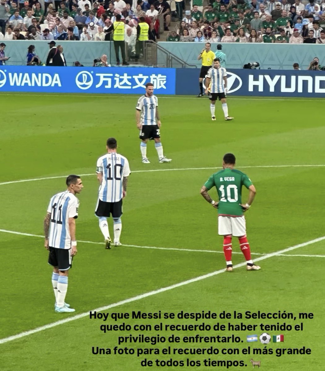 mluiscastillo's tweet photo. ¿Cómo esperábamos ganar ese día si el 10 de México estaba más concentrado en ver a su ídolo? 🤦🏻‍♂️

No cabe duda que Alexis Vega fue intrascendente en @miseleccionmx y sobre todo, en ese Mundial 🇲🇽🏆❌ https://t.co/0Ih5w5ztgX