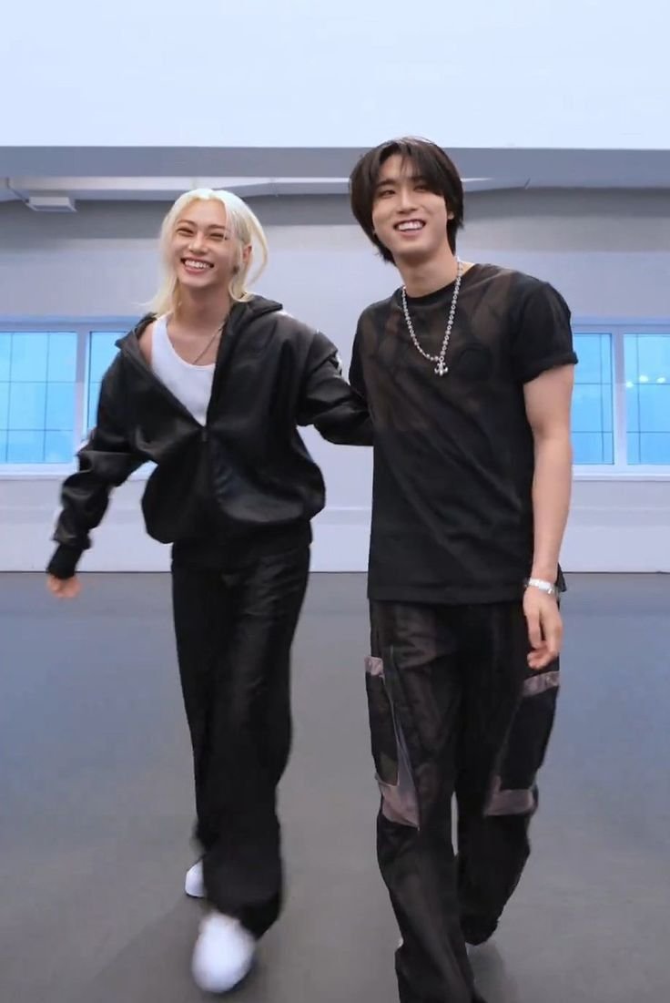 jooyeonslover's tweet photo. él tmb tiene su propio peter en su universo https://t.co/srHlZmILUK