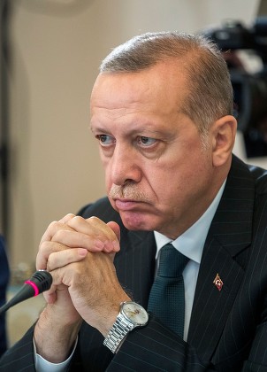 medyamuhtari's tweet photo. O, Akdeniz'den Afrika'ya, Balkanlar'dan Kafkasya'ya, Arap Körfezinden Suriye'ye bu ülke için günde 3-4 saat uyku ile koştururken, 

İçeriyi emanet ettiklerinden ihanet görürse bedelini er yada geç ödetir, bilen bilir. Bknz. gidenlere yok olanlara,

Ve bir gün, Sosyal medya da racon kesenlere şöyle demişti? 

''Bir racon kesilecekse o raconu da biz keseriz!''