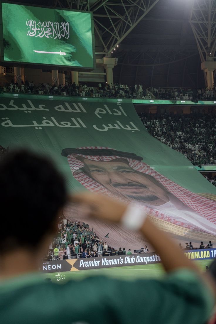 aalshobrmi's tweet photo. #السعوديه_الامارات 

طار اللقب ……… للي يحوز الصدارة
حنا الملوك … وصيدة الصقر ثنتين

بأثنين صفر ��…. ونصرنا في جدارة
كأس الخليج يلوق للخضر هالحين

#خليجي٢٧ 
#الاخضر_بطل_الخليج 
#عبدالرحمن_الشبرمي https://t.co/SFWwSAwkse