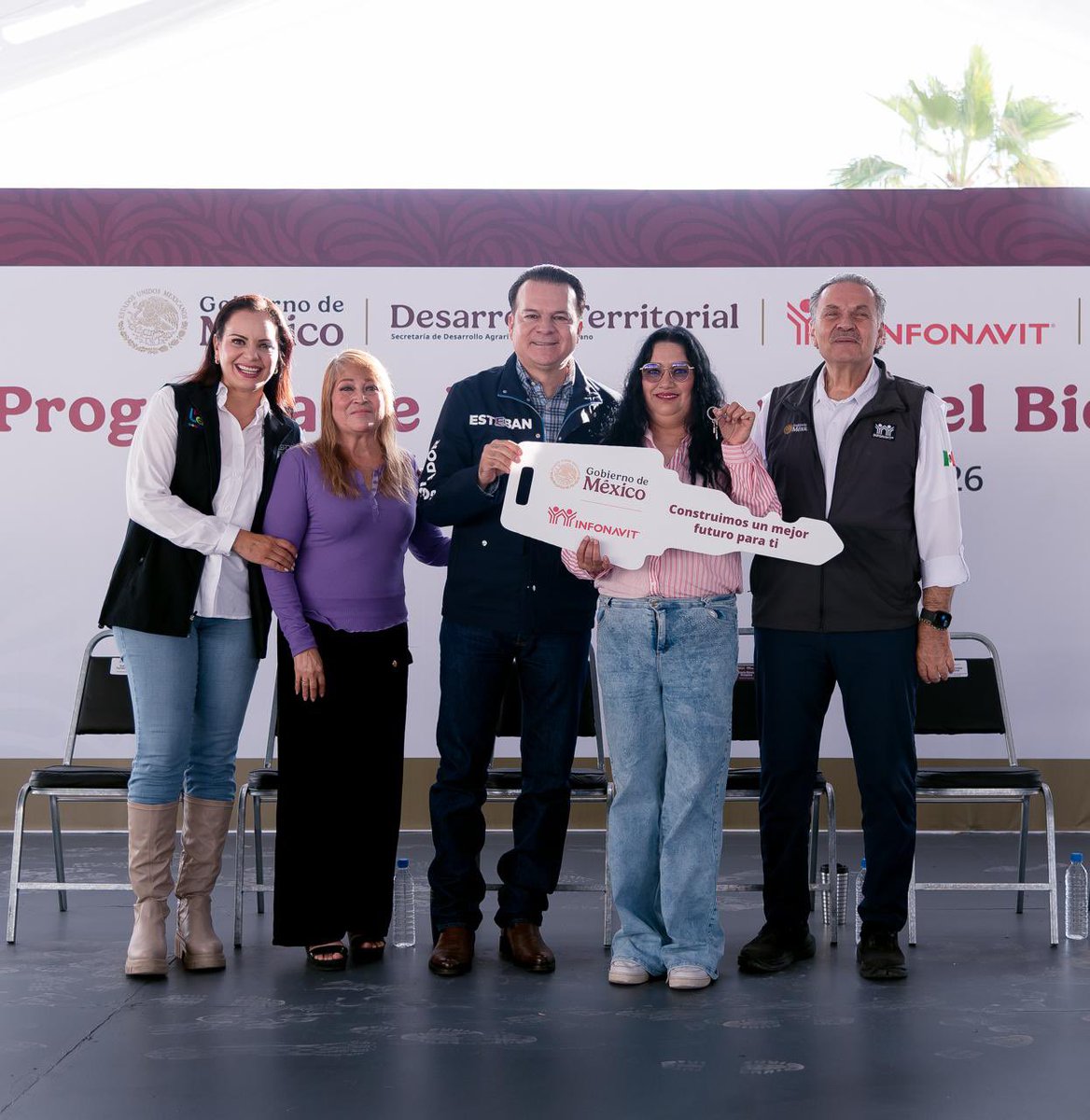 EVillegasV's tweet photo. Más familias trabajadoras de Durango podrán tener una casa propia. 🏠

En Lerdo entregamos 303 Viviendas para el Bienestar, gracias a la coordinación entre la Federación, el Estado y el Municipio para acercar vivienda accesible y con servicios a quienes más lo necesitan.

Porque tener un hogar propio significa darle a nuestras familias mayor tranquilidad, seguridad y un lugar donde puedan seguir creciendo. 🤝