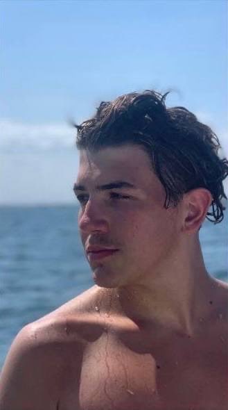 AlphaRomeo25's tweet photo. Summers gone falls here time to say goodbye to the ocean views and say hello to boots flannels and abandoned places… speaking of who’s gonna buy me a pair of Tims for fall 😈 I’ll give em to u … once they’re well used ofc 🦶 https://t.co/JjvFvSJPyT
