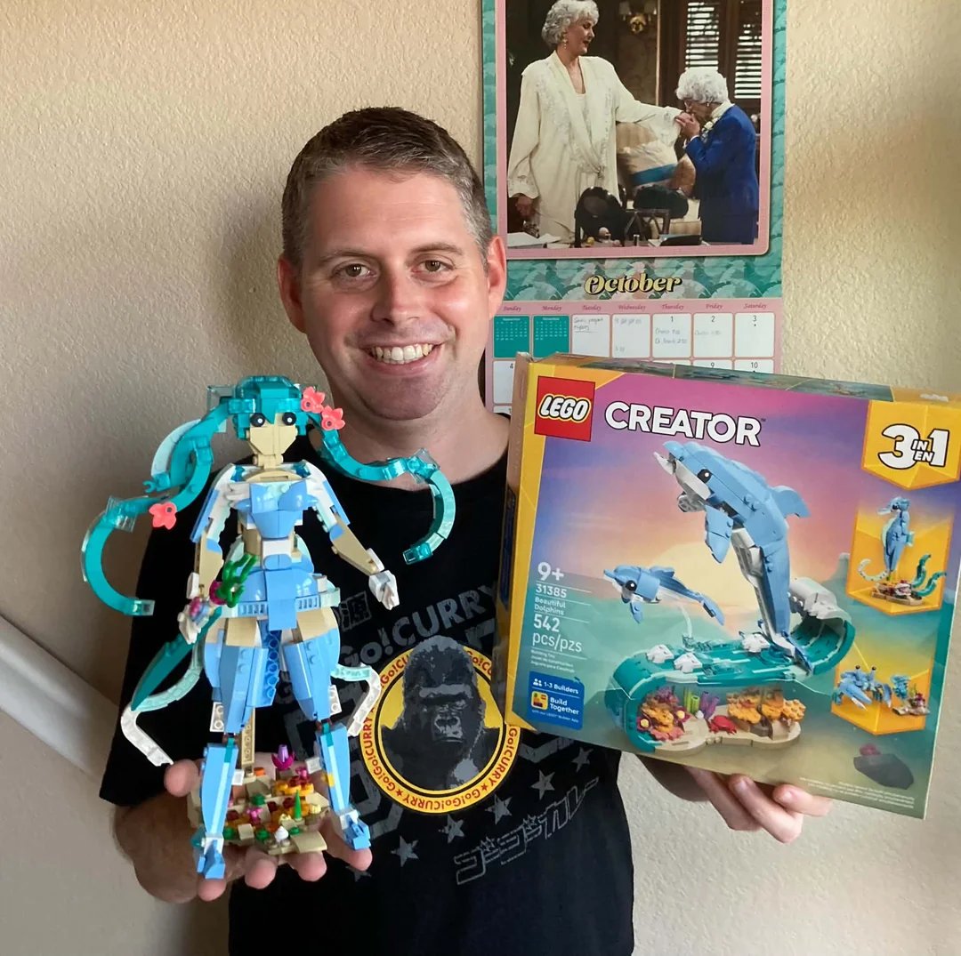 Collect's tweet photo. LEGO builder Bradley Barber built Hatsune Miku using pieces from the 3-in-1 Beautiful Dolphins set 🤯

(via creationcaravan4/IG) https://t.co/RgrhBeoaAU