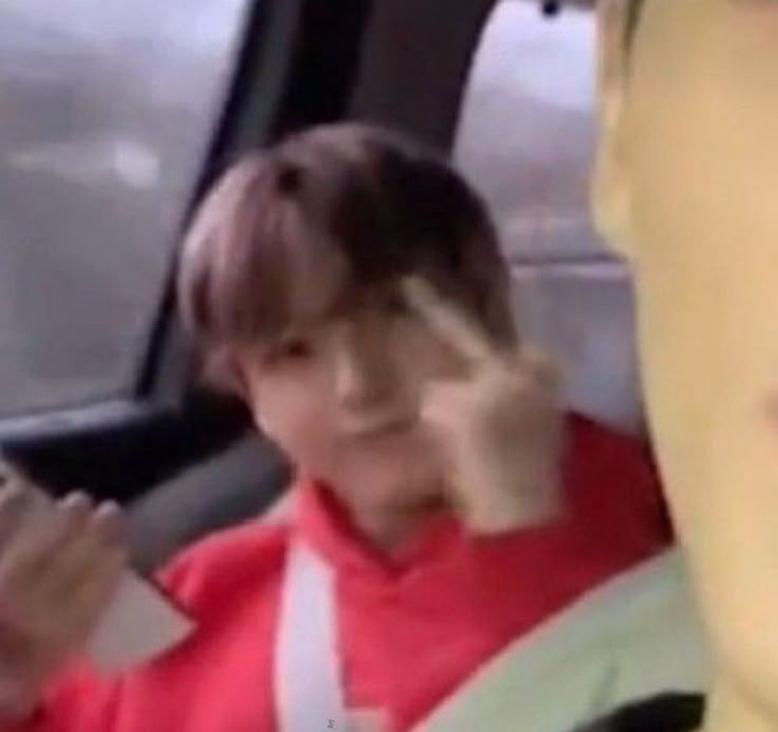 growithrj_'s tweet photo. gw sebenernya ga ngerti apa yg bikin rj kena mistreatment sejak awal debut, padahal dia jadi idol karena audisi yg jalas2 bakatnya udah keliatan. tapi apa yg dia dapet? 

dulu tiap live selalu di suruh minggir ga boleh duduk tengah, di suruh diem dan ga boleh banyak omong selama live, sengaja ditinggal mobil agensi, semua tawaran jadwal solo di ml di tolakin, selalu kena exclude, di crop di mv, ngajak staff sm buat nge exclude dia juga, dapet part beberapa detik di lagu nct, ga pernah masuk main unit di nct, candylab, rambut era hotsa buru2 di potong karena ga suka rj makin terkenal, dapet kue dari kertas di ultah ke 23, selalu dapet outfit makeup dan hairdo paling jelek, paling jarang di kasih solo schedule, dapet part nyanyi dikit padahal dia termasuk main vocalist, baru dapet ending fairy setelah di protes fans, ga pernah di lindungi dari haters, disuruh minta maaf sama agensi, dibego2in agensi, di perpanjang hiatusnya, trus lagi2 tawaran solo schedule di ml di tolakin lagi, ga punya fix content di dream, baru punya lagu solo setelah 10 tahun dan dulu tiap di tanyain ttg solo dia selalu dibilang klo belum waktunya dia solo🥲

masih banyak banget mistreatment yg di dapet rj, cuma gw udah ga sanggup buat ngelist😭
