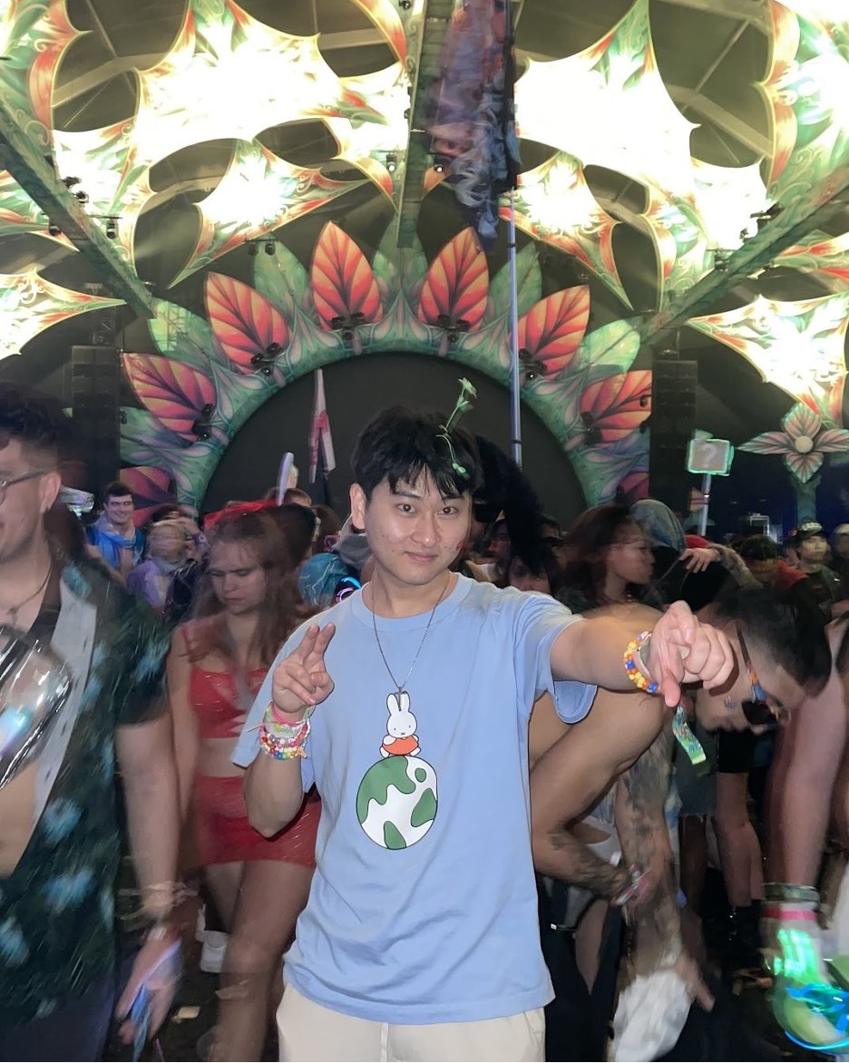willwangfr's tweet photo. hi it's will/william! :)

in sf now, at sf tech week 🌉
♡ + ↻ if u wanna be mutuals, hmu if u wanna go to events tgt

i’m building coherence health @joincoherence with @kush__sharma and Patrick Hanaway, MD, backed by a16z speedrun

we're building the ai functional medicine doctor 🩺, starting with autoimmune conditions such as hashimoto's (thyroid)

before this, i graduated from stanford with a BS/MS, worked with a nobel laureate to discover a new way HIV replicates, and published 15+ papers (starting in high school), including the paper defining the term "foundation model" (12000+ citations)

i did a few years at Caltech/USC's MD+PhD program, doing ai+health research, and am now on leave to build in this space

dm/comment if ur building, investing, wanna chat about anything health (both business and personal-super into longevity!), bio, ai, or anything else!

also rly into music 🎶 (both playing and listening), staying active (mostly playing not watching), and food (both making and consuming)