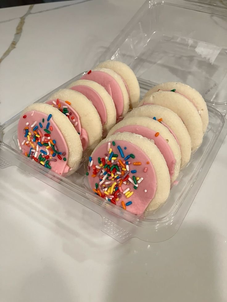 bruiisedbunnii's tweet photo. intensely craving lofthouse cookies rn https://t.co/fwzcpnsqKw