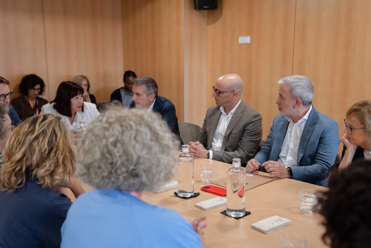 dsocialscat's tweet photo. 📸 El conseller Raúl Moreno i l’alcalde de Barcelona, Jaume Collboni, han visitat la nova Unitat de Recuperació per a persones en situació de sensellarisme de l’Hospital de l’Esperança. https://t.co/6FfIbkD2kw