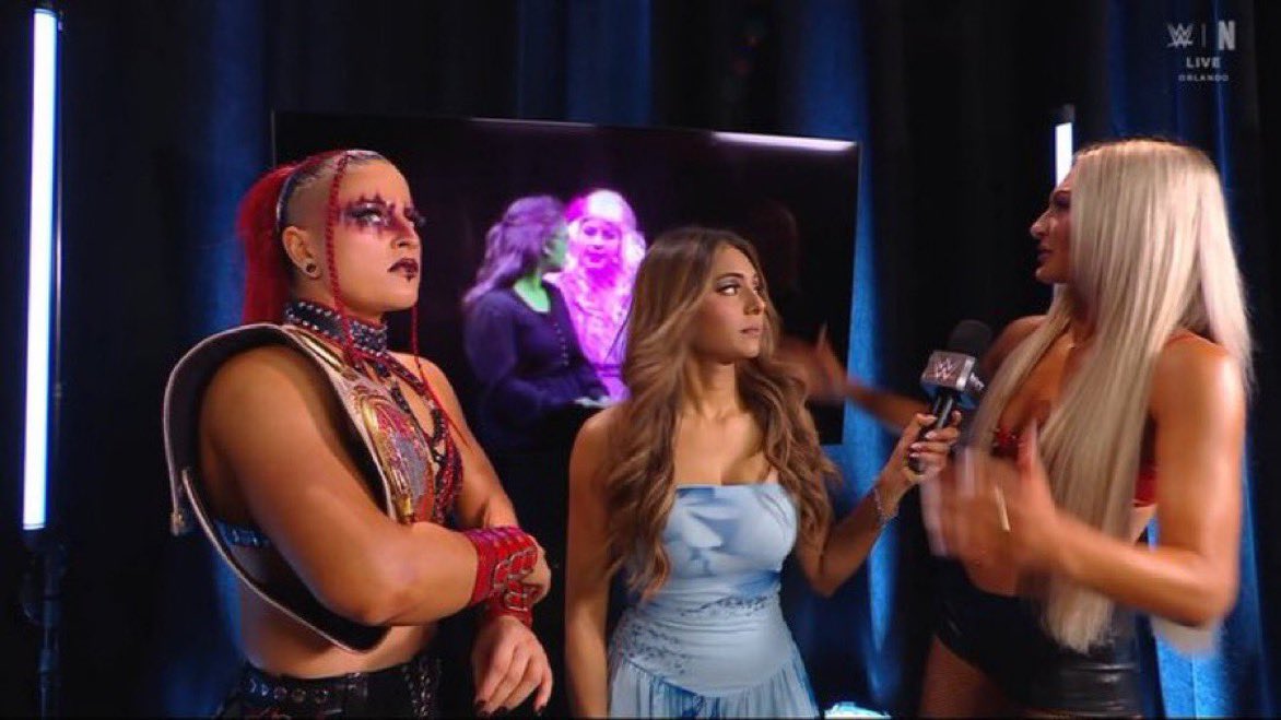 ReinaVolcanfan's tweet photo. Can’t wait to see what @izzi_wwe has planned for tonight
#WWENXT https://t.co/QcS7PaIJfV