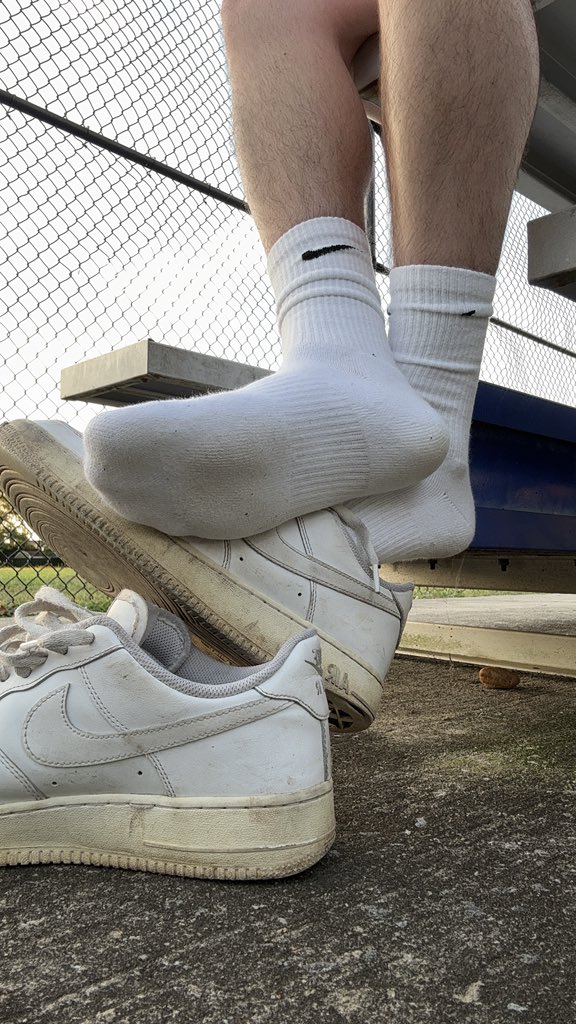 justinpageft's tweet photo. Oops, my smelly shoe fell off. 👀 https://t.co/KZDJMqkDIS