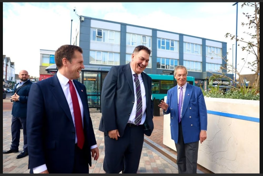GBNews23653867's tweet photo. 🚨Centre of the pic is Steve Turner, Teesside's own #30pLee, a thief cautioned by police who is still a Tory member but as we reported is really Reform.
Thanks again to our follower James from Teesside https://t.co/PjBod7NUBk