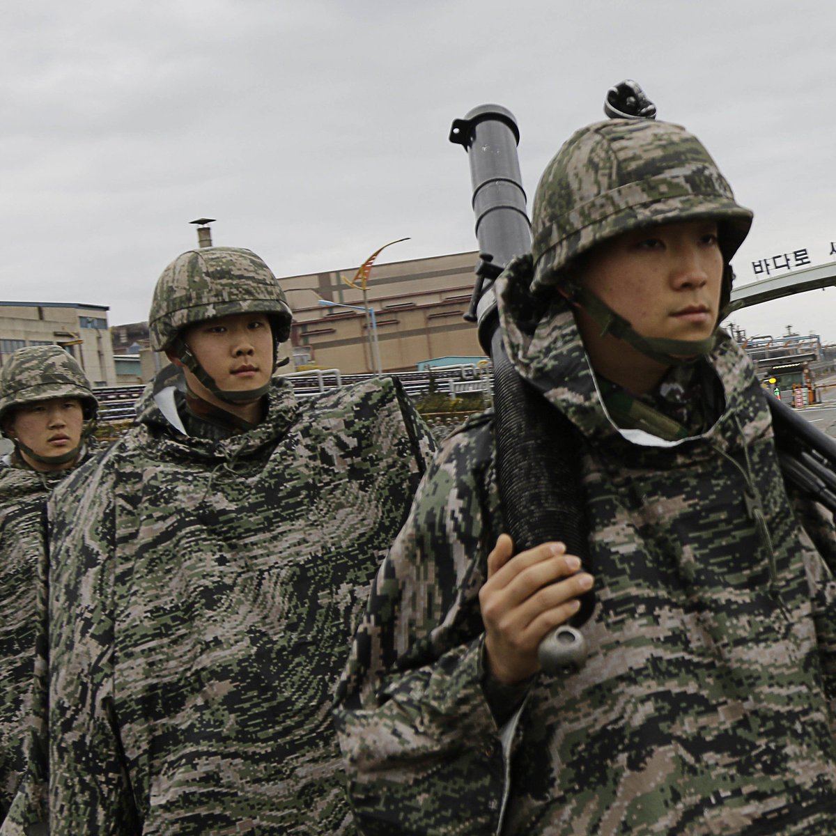 Makistan1776's tweet photo. I still think about Korean Marine Wave Pattern poncho 🇰🇷 https://t.co/e50xPXE0T0