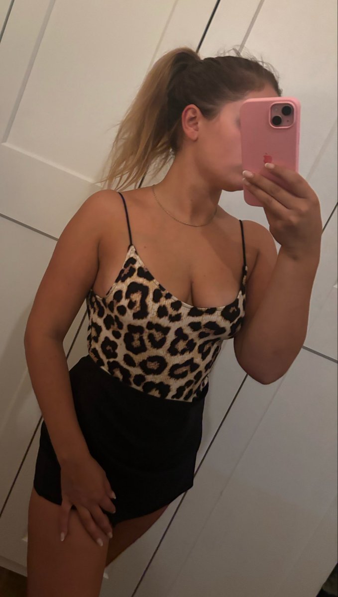 LadyVantaa's tweet photo. Zahlsklaven antreten ‼️ Ich bin jetzt aktiv 😈 💵 

#findom #herrin #zahlsklave https://t.co/JDnCgyfAL9