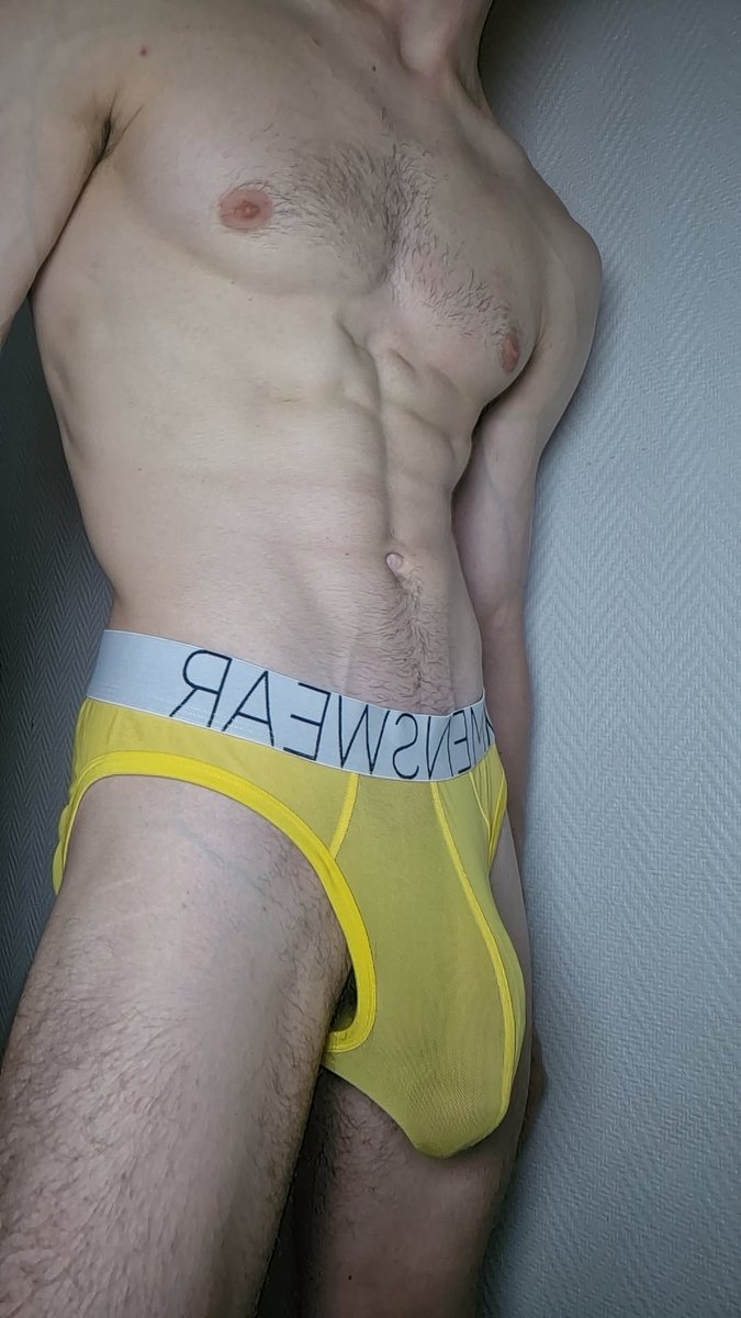 Lbtubbp's tweet photo. Vous aimez mon slip transparent ? 

#bulge #underwear https://t.co/wv1vF42Qqx