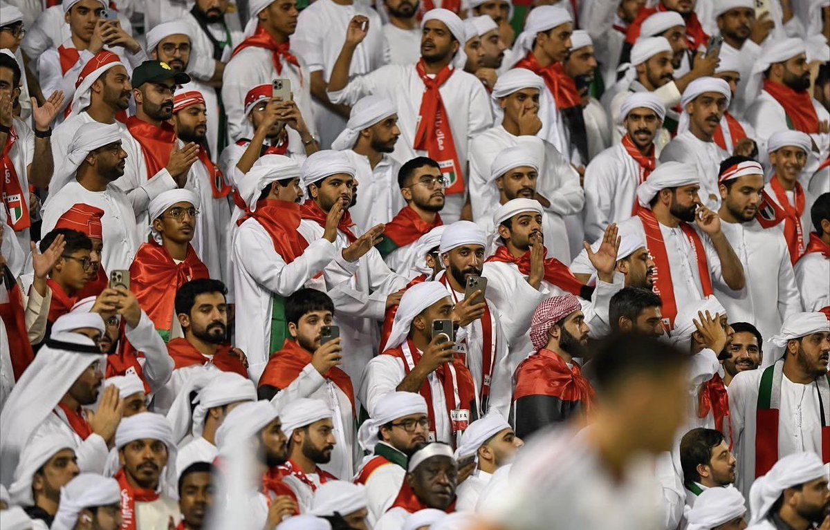 rshvwx's tweet photo. سنحيا بعد كربتنا ربيعًا  
كاننا لم نذق بالأمس مرًا 

والله سنحيا 
والله سنحيا 
والله سنحيا 

هاردلك يا اوفى جمهور وترجعون بالسلامة يارب ❤️🇦🇪 https://t.co/1w1Wcahb1Y