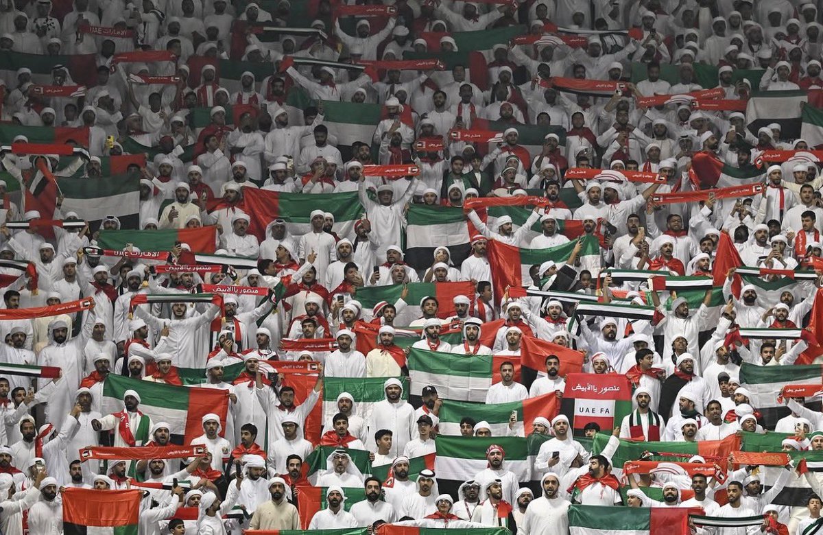 rshvwx's tweet photo. سنحيا بعد كربتنا ربيعًا  
كاننا لم نذق بالأمس مرًا 

والله سنحيا 
والله سنحيا 
والله سنحيا 

هاردلك يا اوفى جمهور وترجعون بالسلامة يارب ❤️🇦🇪 https://t.co/1w1Wcahb1Y
