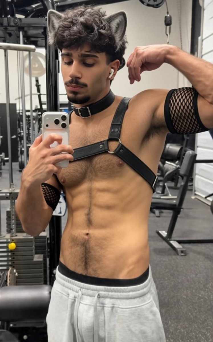 str8fakes's tweet photo. @arianfzn #str8 #fakes https://t.co/UG0GDFeUOk