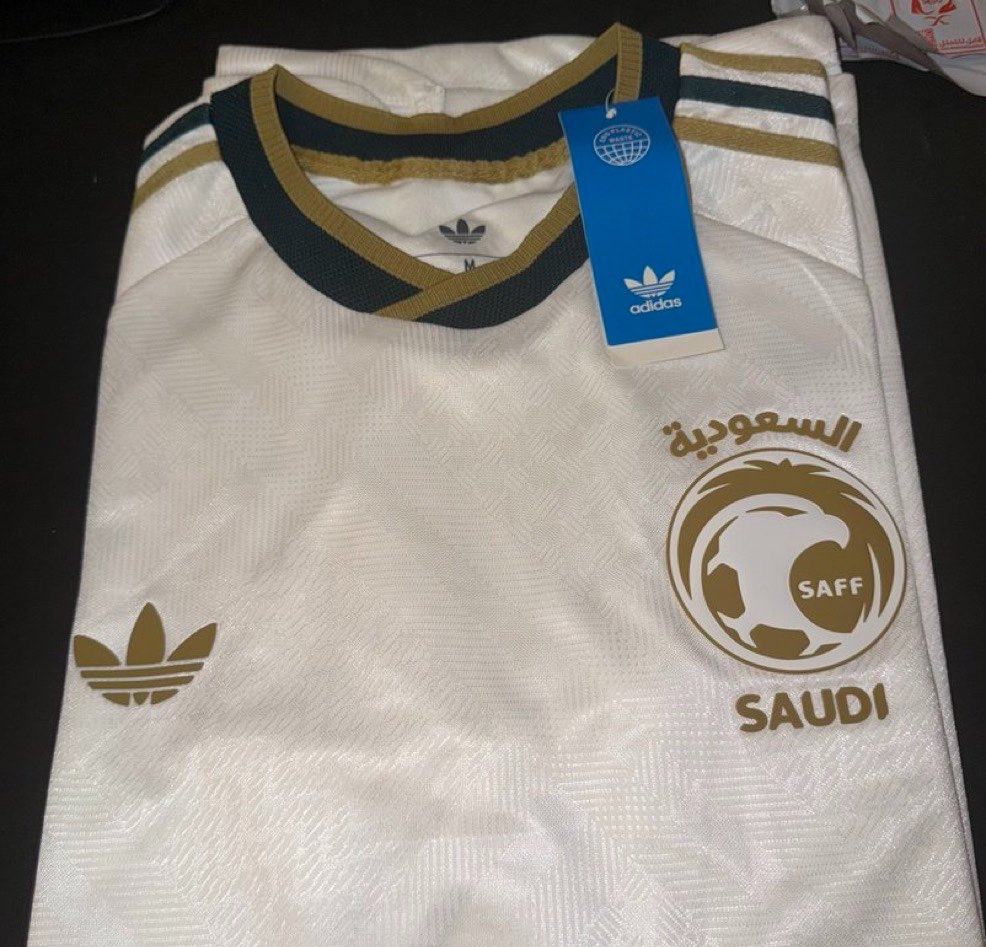 itexrl's tweet photo. 🚨🚨🚨🚨🚨🚨🚨

بمناسبة فوز المنتخب بالبطولة 
سحب على تيشيرتين المنتخب السعودية 

الشروط : ريتويت 
متابعه : @itexrl / @Y_ase3 https://t.co/fSKXrju1wn