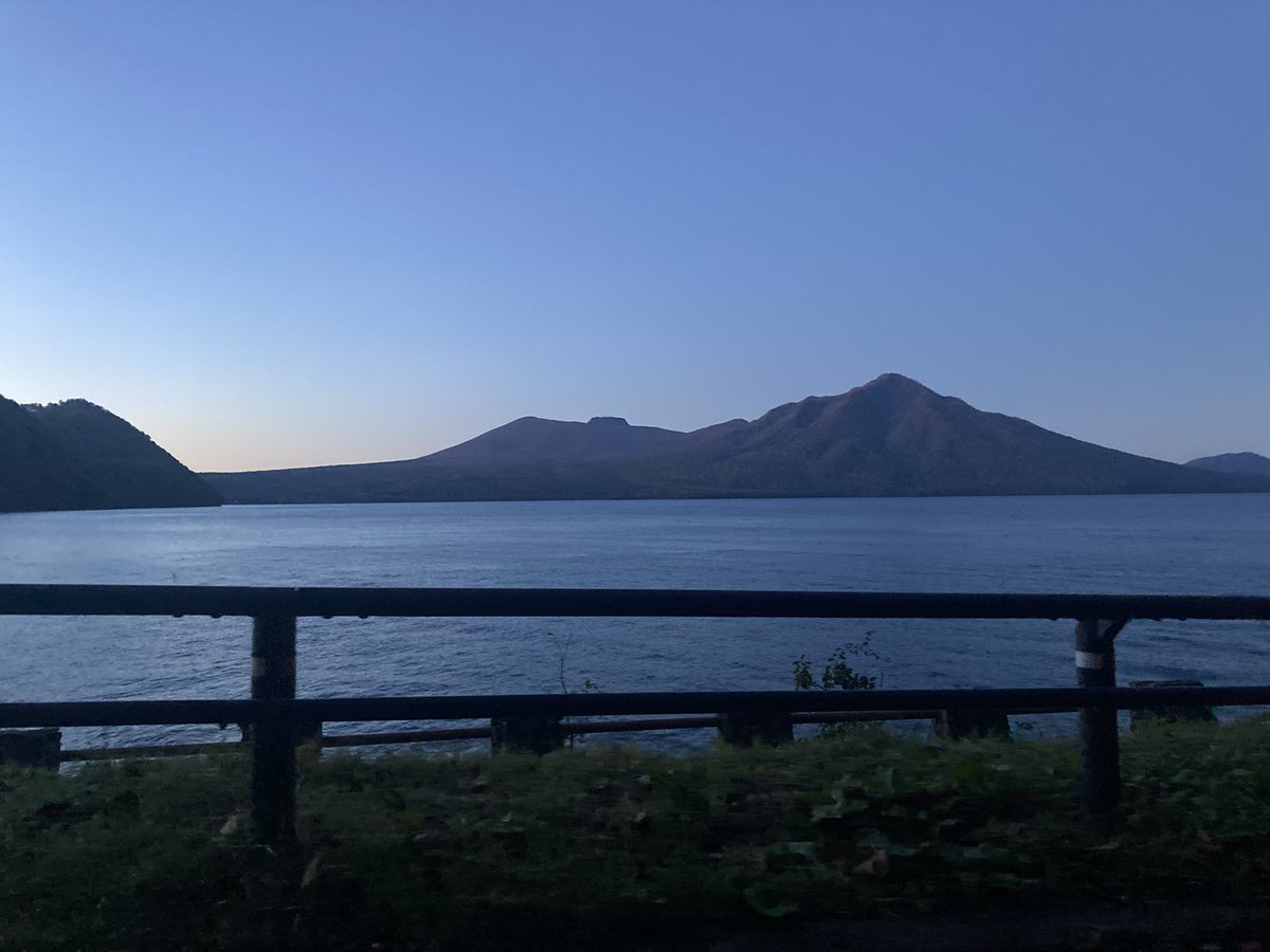 yuurin_BW's tweet photo. 朝の支笏湖
綺麗すぎん！？ https://t.co/YyKZiaCyKR