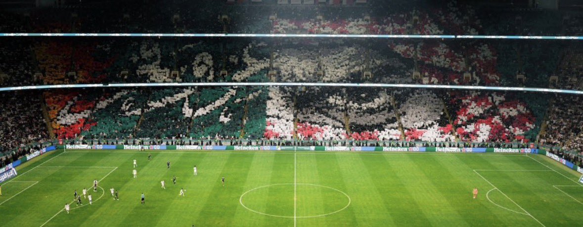 il2eet's tweet photo. ما نرمي الا نصيب وضربنا فالعظام
ياللي تحسب ان الاخضر صيدةً طارفه 

حنا كعام الخصيم اللي مايلقى كعام
يقبل يهابد و يقفي دمعته ذارفه

كاس الخليج ابتدا واليوم مسك الختام
والكاس يعرف بْطله وصاحبه عارفه 

ما يستوي الصقر يالضايع ببيض النعام
لو تيبس غصون جذع الشجره الوارفه
#السعودية https://t.co/b9GLcud1fg