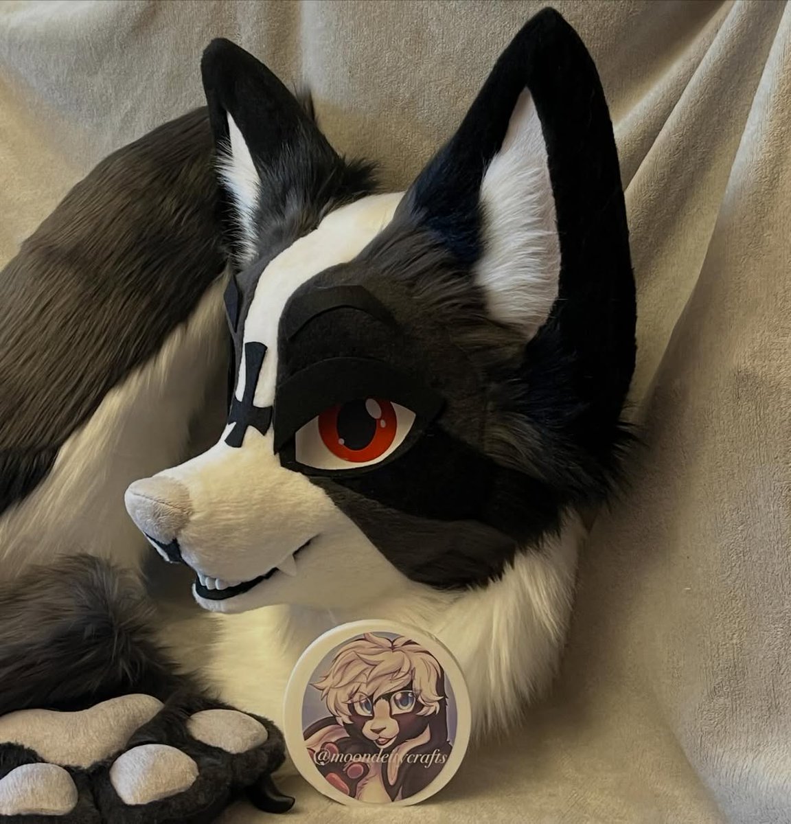 moondeitycrafts's tweet photo. 🤍🖤wolf fursuit mini partial🖤🤍

3D printed eyes and base

Handcrafted with lots of love

super soft

Has neck fur

lined

Luxury faux fur

Head, hand paws and tail

#furry #fursuit #fursuitcommission #fursuitmaker #fursuitpartial https://t.co/DX7E5YPMTt