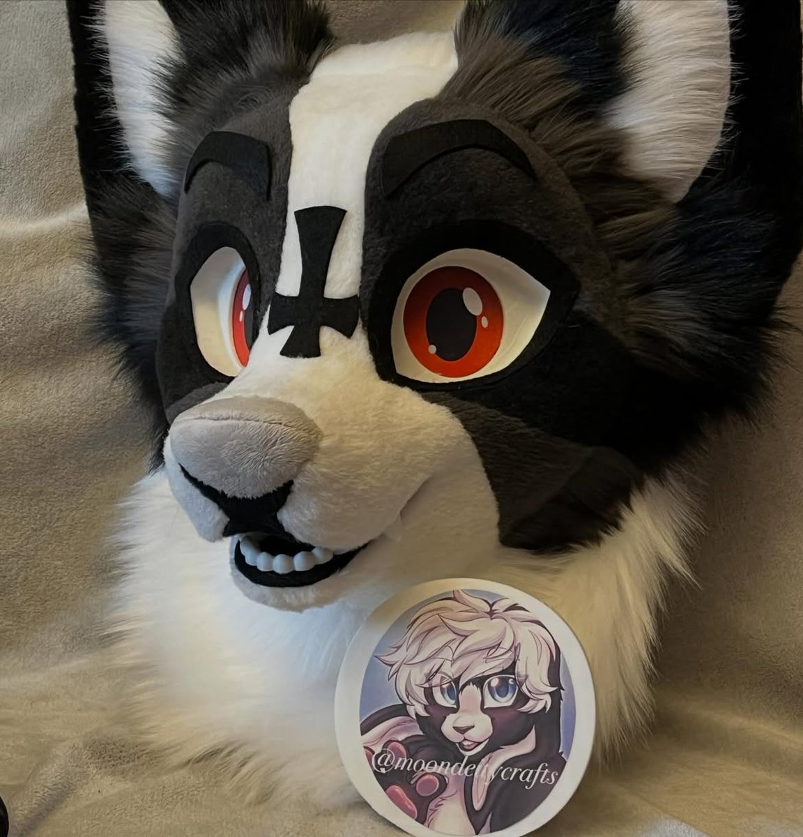 moondeitycrafts's tweet photo. 🤍🖤wolf fursuit mini partial🖤🤍

3D printed eyes and base

Handcrafted with lots of love

super soft

Has neck fur

lined

Luxury faux fur

Head, hand paws and tail

#furry #fursuit #fursuitcommission #fursuitmaker #fursuitpartial https://t.co/DX7E5YPMTt