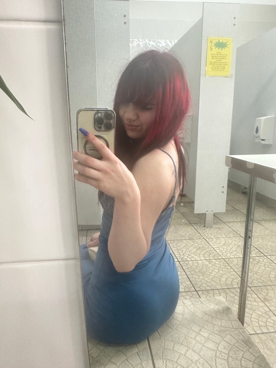 zylibelle's tweet photo. this dress understood the assignment a little too well https://t.co/gcYNp80DbS