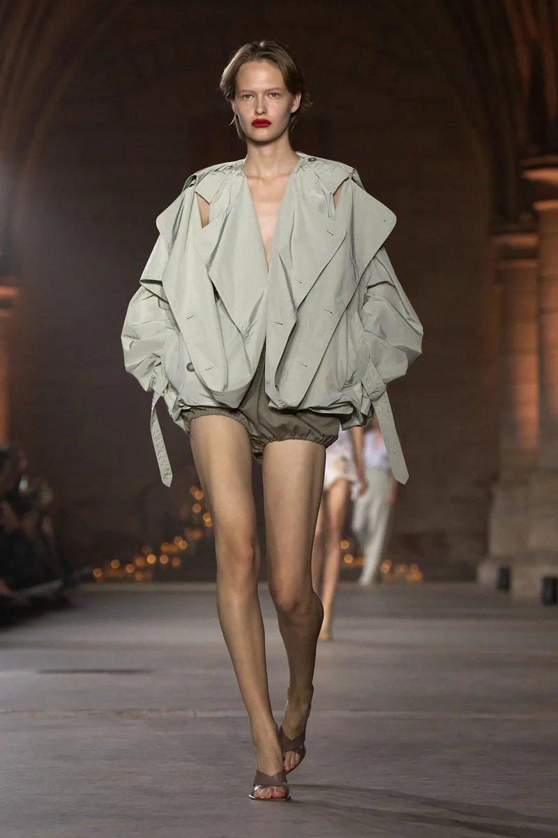 cestprada's tweet photo. victoria beckham ss27 https://t.co/po9sDi9LRC