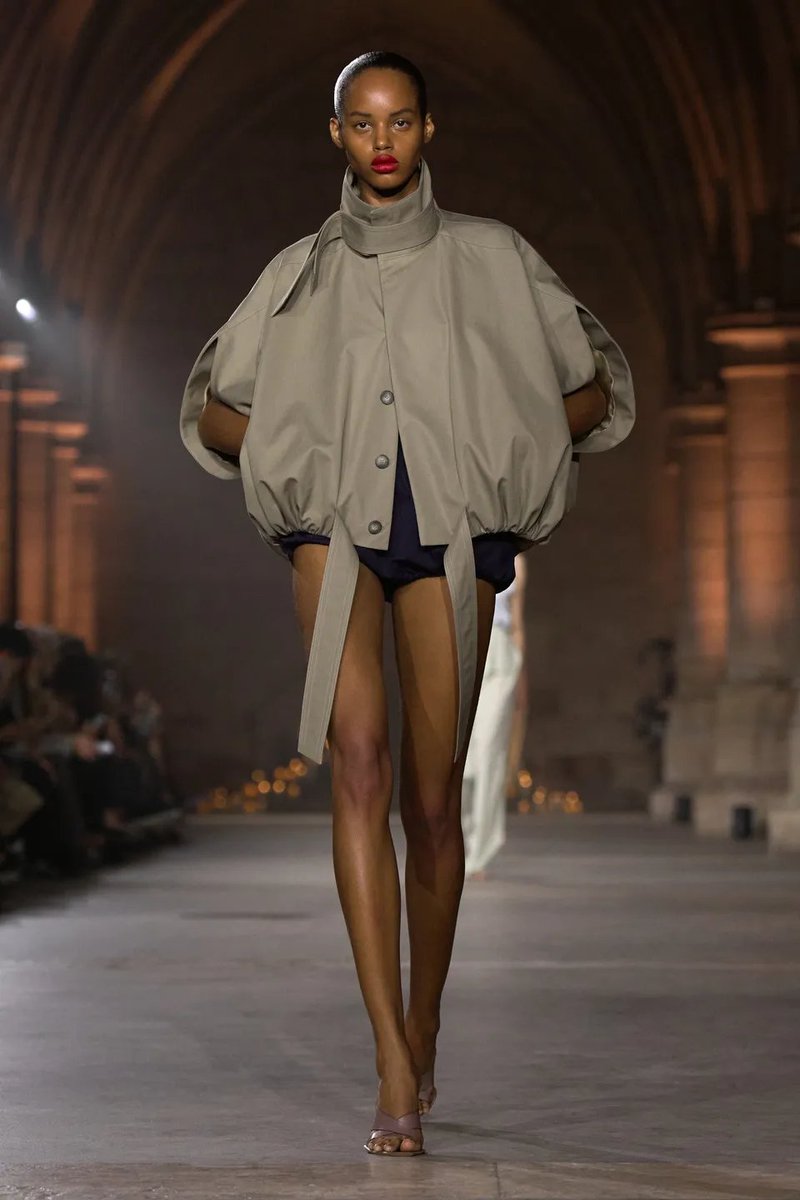 cestprada's tweet photo. victoria beckham ss27 https://t.co/po9sDi9LRC