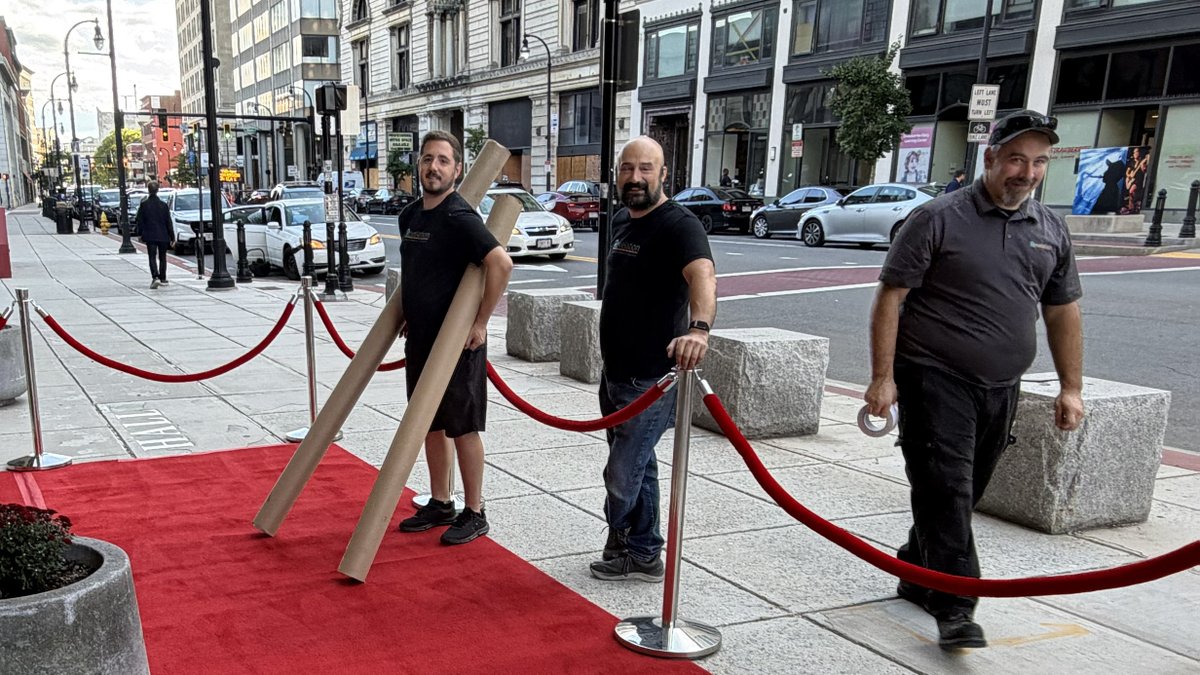 Rev_Prod's tweet photo. That's a wrap - with a red-carpet sighting! Our star teammates, Nick, Jeff, and Al were putting the finishing touches on the event entryway downtown!
#AVProduction #EventAV #EventProduction #BehindTheScenes #WorcesterMA https://t.co/1f5uNiSTB6