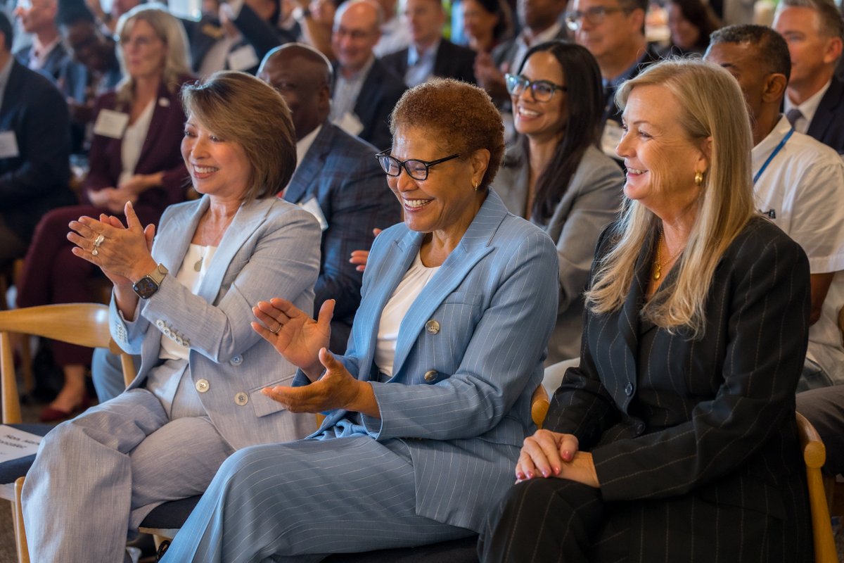 socalgas's tweet photo. A new chapter in nearly 160 years of calling Los Angeles home. 

Today, Mayor Karen Bass, public officials, business and community leaders joined SoCalGas to celebrate our new headquarters at 2CAL in downtown Los Angeles. 

From our earliest days lighting Main Street with gas lamps to serving more than 21 million consumers today, we’re excited to continue building on our history in Los Angeles and strengthening the communities we serve.

Read more: https://t.co/J4OUKuKmkK

@MayorOfLA @KarenBassLA @LAAreaChamber @CCA_DTLA 

Message funded by shareholders
