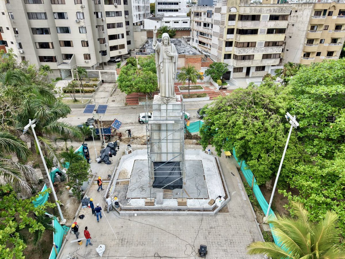 AnaMariaAljure's tweet photo. Poco a poco, la renovada fuente del emblemático Parque Sagrado Corazón va tomando forma. ⛲️🌳

📍En la Cra 42F con calle 80, estamos recuperando esta fuente para volver a activar un espacio que hace parte de la vida de los barranquilleros y sumar nuevas soluciones urbanas frente al clima.💧Agua, sombra, árboles y espacios para refrescarnos, encontrarnos y disfrutar #Barranquilla. 💚🫶🏻