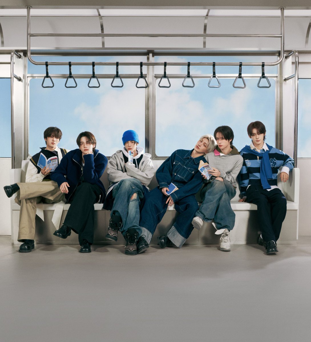 sori_wire's tweet photo. TWS announced the release and pre-orders for its second single album, “TO US.”

More: https://t.co/RLbeujQRl3
Source: https://t.co/IsVmOVbr3g https://t.co/znXgOYzbVE