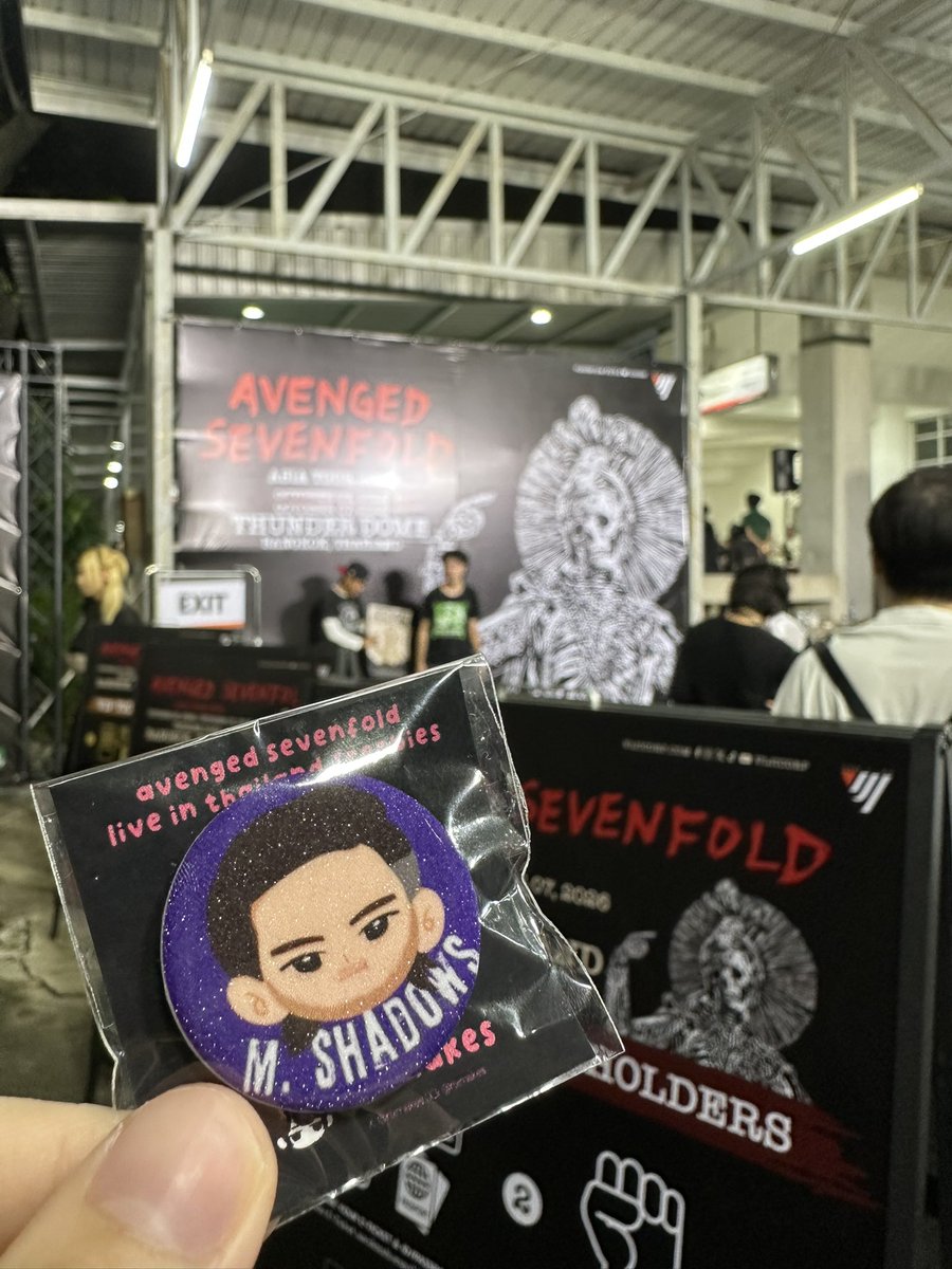 fknmehh's tweet photo. A really pretty girl gave this little M.Shadows to me today.
SO CUTE!! THANK YOU!!#AvengedSevenfoldliveinbkk #A7X #A7XAsiaTour2026 https://t.co/oxrAbJM6Ab