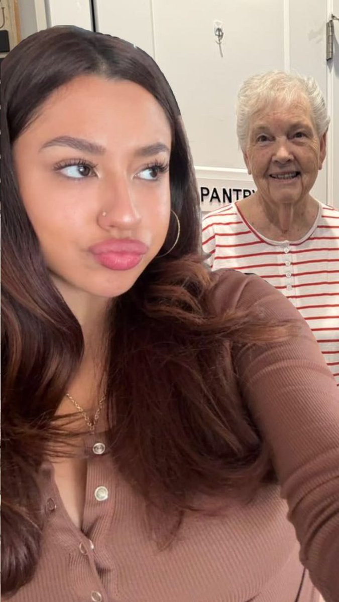 Annafaith221's tweet photo. my lovely grandma https://t.co/YeXO5YCwFS