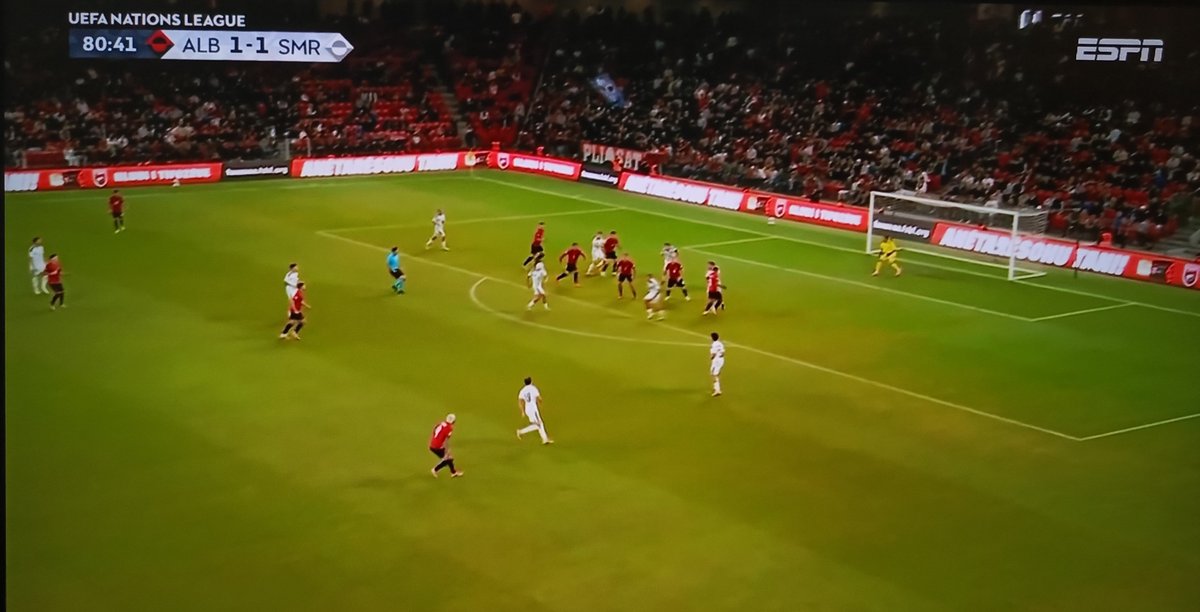 SanMarinoTeam's tweet photo. 80 minutos.

🇦🇱 Albania 1-1 San Marino 🇸🇲

Estamos a 10 minutos de hacer historia. 

DEFIENDA SAN MARINO, ES LO ÚNICO QUE TE PIDO https://t.co/p9vCdDDp4p